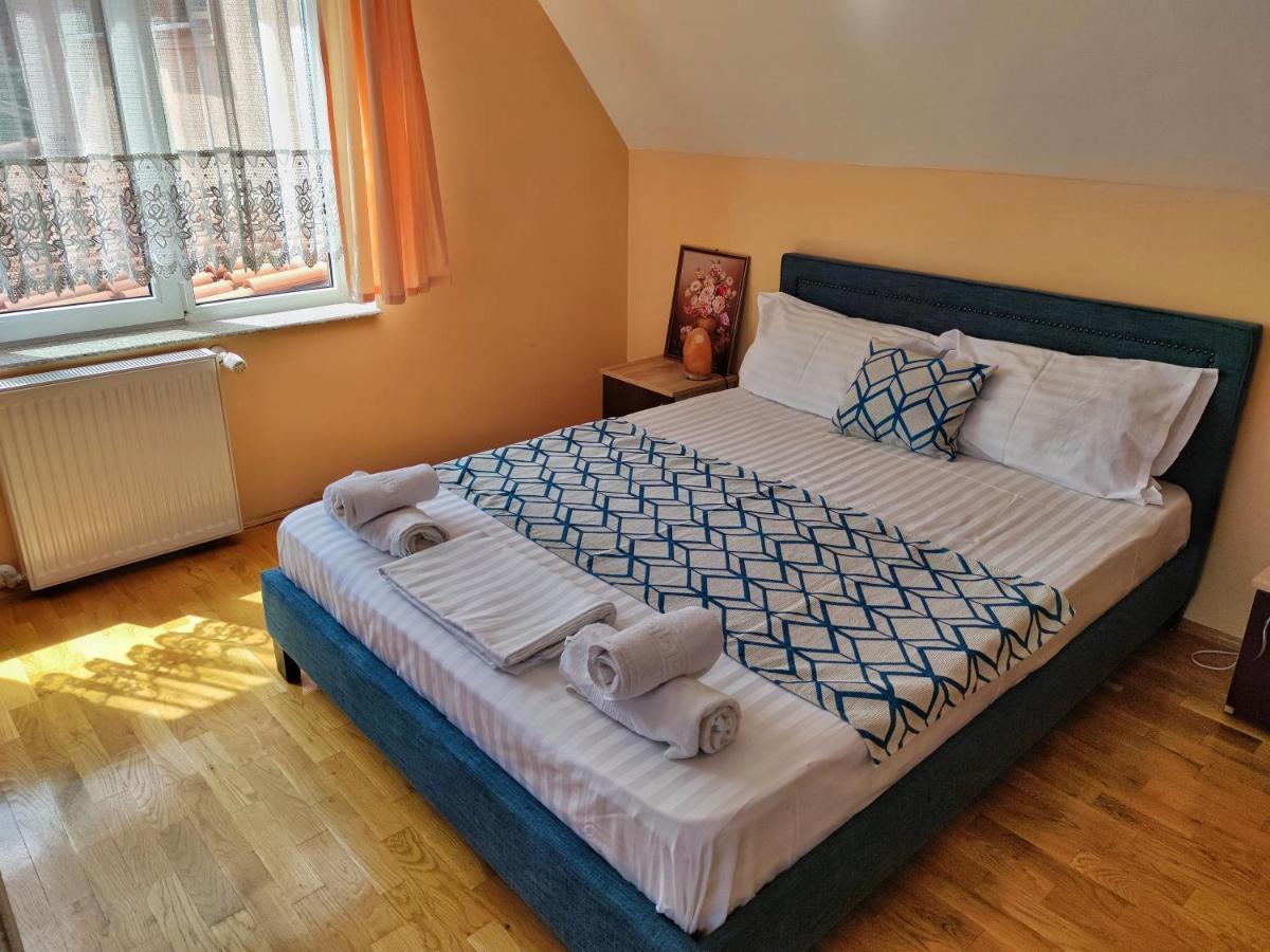 Готель Casa Adam Сігішоара Екстер'єр фото